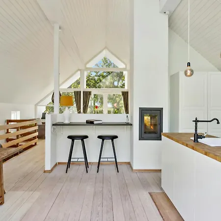 Charming Summer House With Access Hébergement de vacances