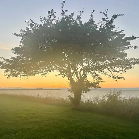 Charming Summer House With Access *