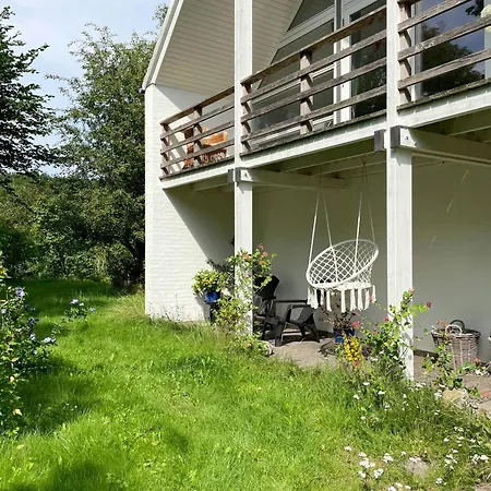 Charming Summer House With Access Hébergement de vacances